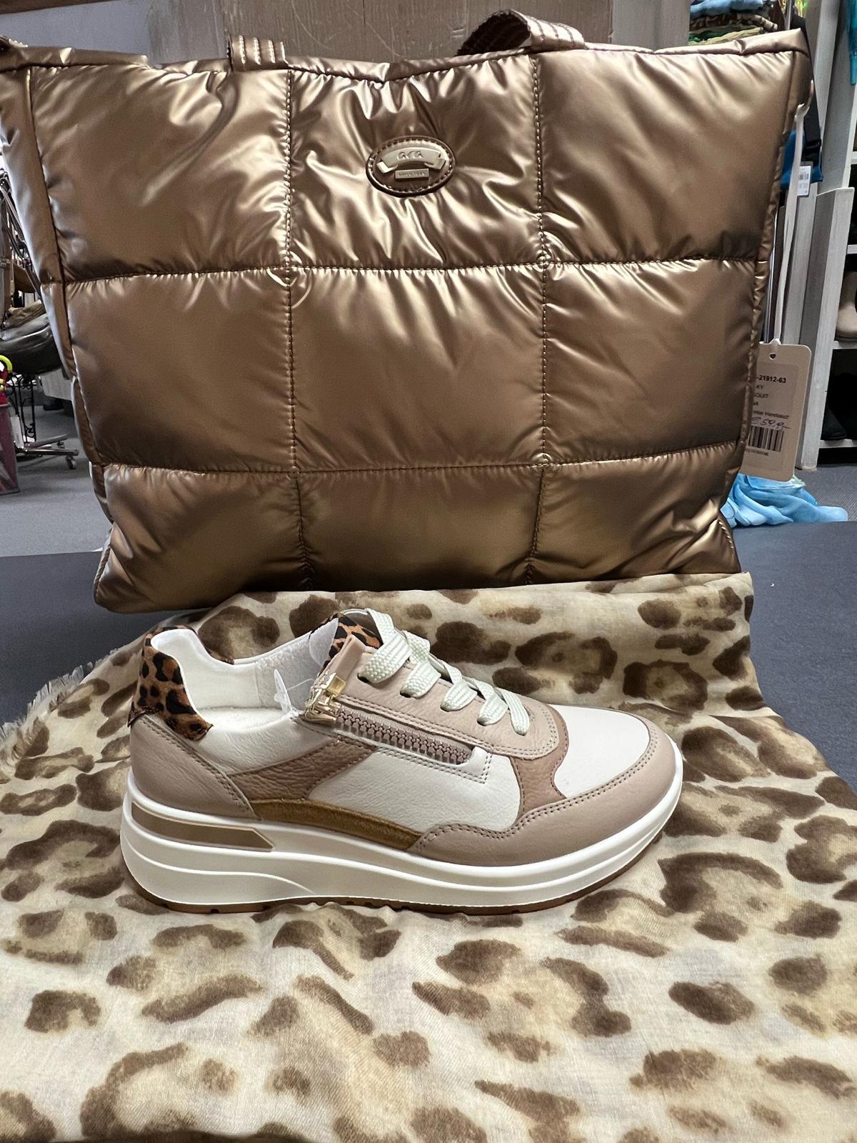 Damenschuhe bei Schuhhaus Öfner in Zirl - Bild 5